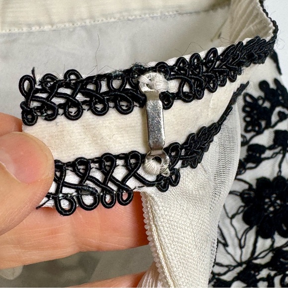 Eᴍʙʀᴏɪᴅᴇʀᴇᴅ Mᴇxɪᴄᴀɴ Sᴛʏʟᴇ sᴋɪʀᴛ ꜰʀᴏᴍ Nᴇɪᴍᴀɴ Mᴀʀᴄᴜs Exᴄʟᴜsɪᴠᴇ - Picture 13 of 14